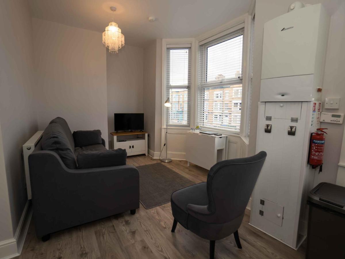 Pass The Keys Newly Renovated 2 Bedroom Apartment And Free Parking 斯卡伯勒 外观 照片